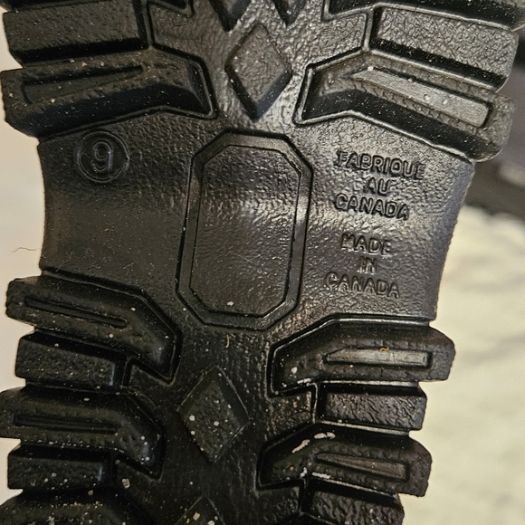 Tundra Snow Boot Kids size 9 - Picture 2 of 2